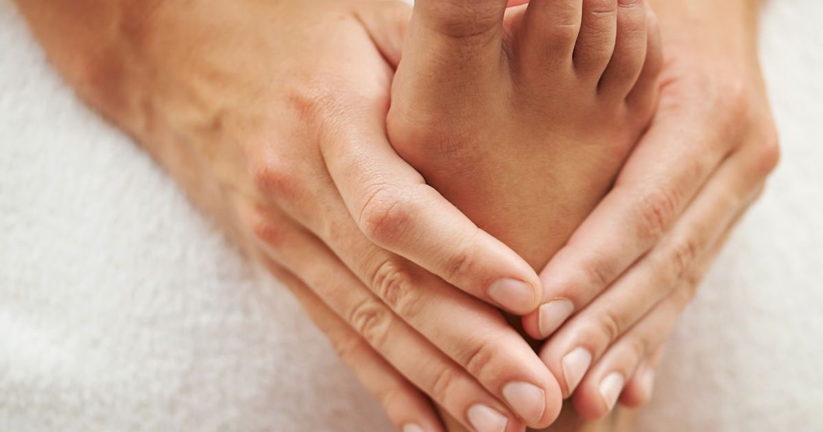 La Réflexologie Plantaire : Un soin global à travers les Pieds