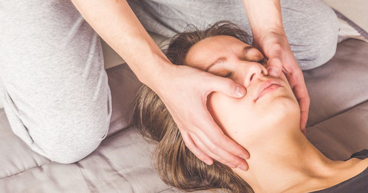La Réflexologie Faciale : Une Approche Holistique pour un Bien-Être Global